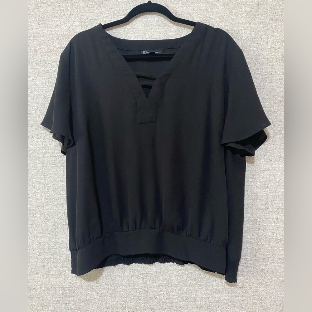 Short sleeve New York & company blouse. Xxl